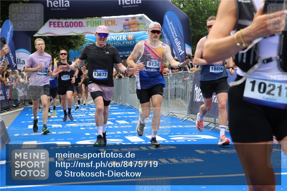 29.06.2025 - hella hamburg halbmarathon Strokosch-Dieckow http://msf.ph/oto/8475719 29.06.2025 10:47:15 Ziel 2623, 2864, 5024, 6134, 6168, 6203, 6373, 6716, 7480, 10208, 10211, 11491, 11518, 13007, 13672, 13782, 14722, 15611, 16089, 16286, 17718, 17915, 18856 meine-sportfotos.de