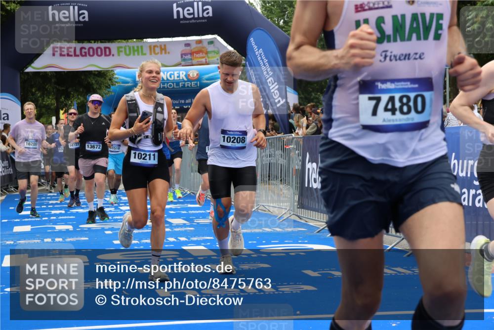 29.06.2025 - hella hamburg halbmarathon Strokosch-Dieckow http://msf.ph/oto/8475763 29.06.2025 10:47:13 Ziel 2623, 2864, 4093, 5024, 6134, 6168, 6203, 6373, 6716, 7480, 7908, 10208, 10211, 11518, 12579, 13007, 13672, 13782, 14722, 15611, 15684, 16286, 17718, 17915, 18856 meine-sportfotos.de