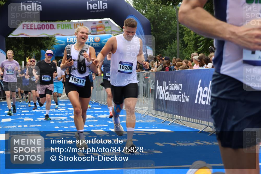 29.06.2025 - hella hamburg halbmarathon Strokosch-Dieckow http://msf.ph/oto/8475828 29.06.2025 10:47:13 Ziel 2623, 2864, 4093, 5024, 6134, 6168, 6203, 6373, 6716, 7480, 7908, 10208, 10211, 11518, 12579, 13007, 13672, 13782, 14722, 15611, 15684, 16286, 17718, 17915, 18856 meine-sportfotos.de