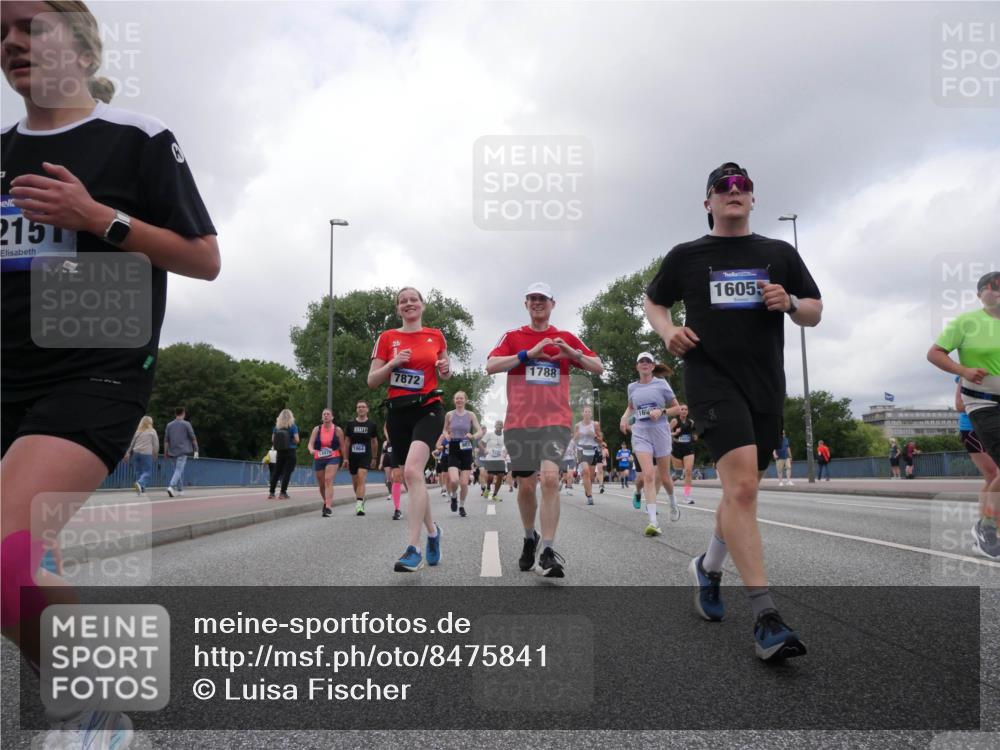 29.06.2025 - hella hamburg halbmarathon Luisa Fischer http://msf.ph/oto/8475841 29.06.2025 10:46:48 Kennedybrücke 215, 1964, 7872, 1788, 16, 16055, 1788, 1878, 2103, 2158, 2267, 2538, 3288, 3518, 4302, 5265, 5370, 7461, 7872, 8135, 8991, 9831, 9976, 10083, 10200, 10202 meine-sportfotos.de
