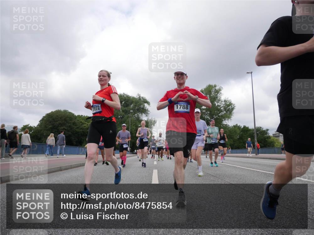 29.06.2025 - hella hamburg halbmarathon Luisa Fischer http://msf.ph/oto/8475854 29.06.2025 10:46:48 Kennedybrücke 7872, 1788, 1443, 907, 901, 8991, 1788, 1878, 2103, 2158, 2267, 2538, 3288, 3518, 4302, 5265, 5370, 7461, 7872, 8135, 8991, 9831, 9976, 10083, 10200, 10202 meine-sportfotos.de