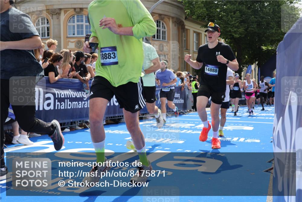 29.06.2025 - hella hamburg halbmarathon Strokosch-Dieckow http://msf.ph/oto/8475871 29.06.2025 11:30:27 Ziel 1235, 3323, 3341, 4580, 5783, 5806, 6195, 6444, 6570, 7644, 8031, 8221, 8595, 8855, 9183, 9188, 9289, 11111, 11672, 12073, 14644, 14649, 14788, 14888, 15155, 15983, 16659, 17043, 17714, 18097, 18390, 18860, 18883 meine-sportfotos.de