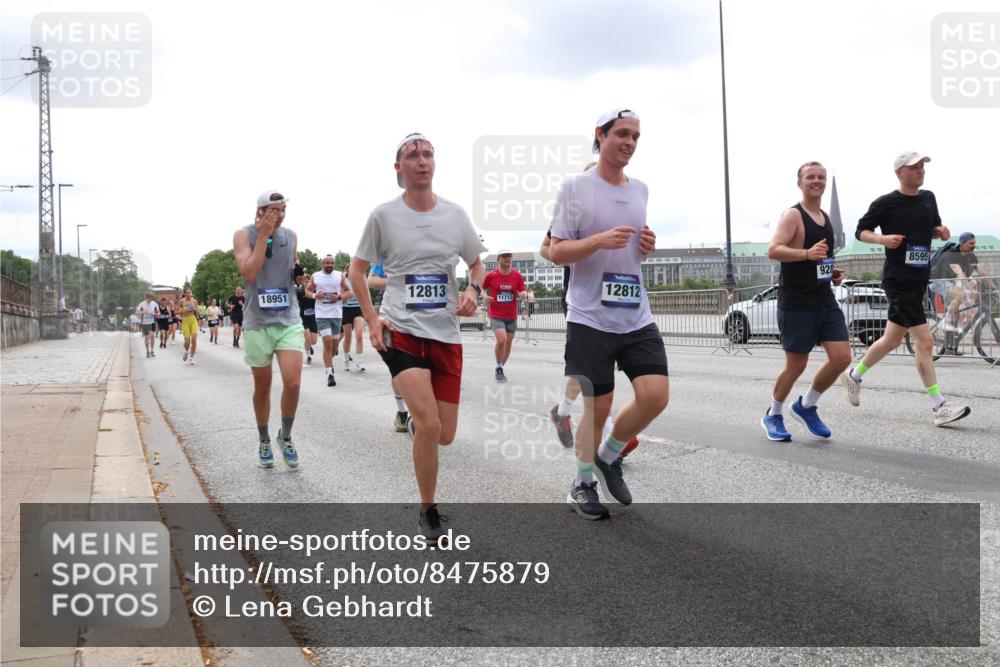 29.06.2025 - hella hamburg halbmarathon Lena Gebhardt http://msf.ph/oto/8475879 29.06.2025 10:33:16 Lombardsbrücke 18951, 2065, 12813, 928, 12812, 11713, 8595, 1078, 1237, 1324, 1732, 1764, 1995, 2038, 2054, 2085, 2276, 2838, 2959, 3341, 3391, 3422, 3708, 3753, 3812, 3871, 4030, 4096, 4164, 4445, 4555, 4650, 5110, 5180, 5581, 5917, 6040, 6773, 6861, 6999, 7705, 7982, 8170, 8595, 8839, 8891, 9034, 9143, 9258, 9289, 9471, 9542, 9591, 9592, 9750, 9768, 9780, 11229, 11260, 11713, 11756, 11826, 12039, 12423, 12424, 14305, 14743, 15951 meine-sportfotos.de