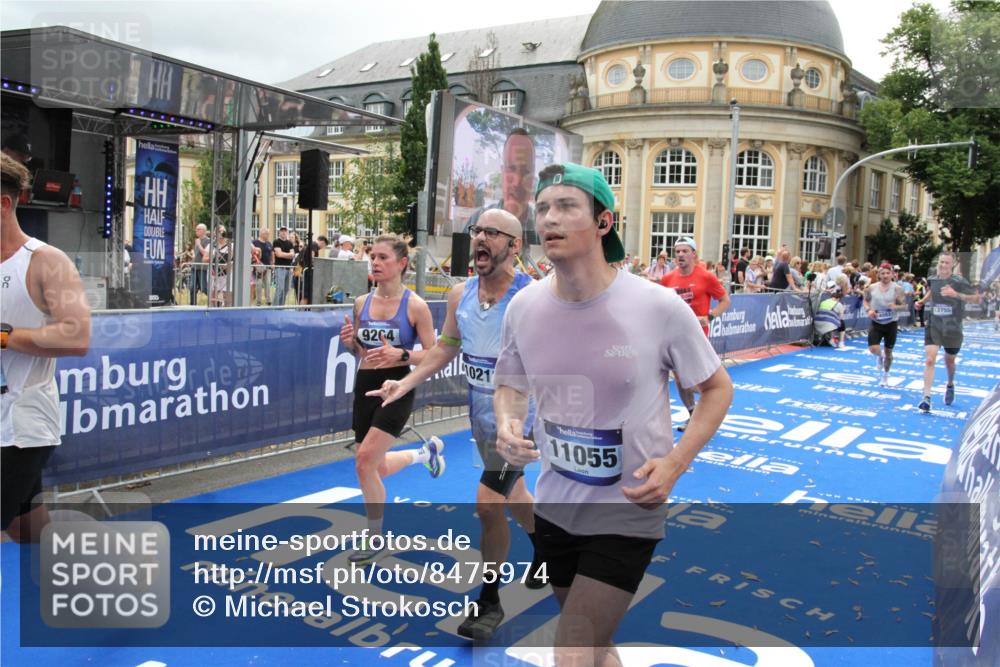 29.06.2025 - hella hamburg halbmarathon Michael Strokosch http://msf.ph/oto/8475974 29.06.2025 10:38:53 Ziel 2296, 2719, 2980, 3783, 8958, 9264, 9540, 10218, 11055, 13755, 13800, 14093, 15257, 15372, 17722 meine-sportfotos.de