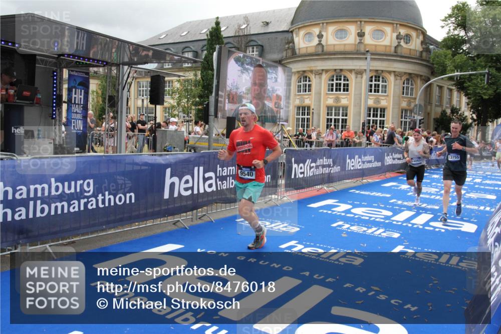 29.06.2025 - hella hamburg halbmarathon Michael Strokosch http://msf.ph/oto/8476018 29.06.2025 10:38:54 Ziel 2296, 2719, 2980, 3783, 8958, 9264, 9540, 10218, 11055, 13755, 13800, 14093, 15257, 15372, 17722 meine-sportfotos.de