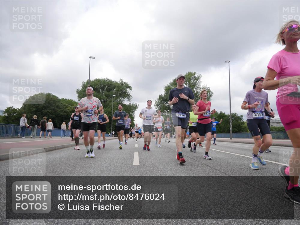 29.06.2025 - hella hamburg halbmarathon Luisa Fischer http://msf.ph/oto/8476024 29.06.2025 10:46:53 Kennedybrücke 5967, 41, 19043, 9639, 9976, 1020, 8135, 2158, 5168, 1878, 2158, 2361, 5370, 5720, 6012, 7461, 8135, 8991, 9831, 9976, 10083, 10200, 10202 meine-sportfotos.de