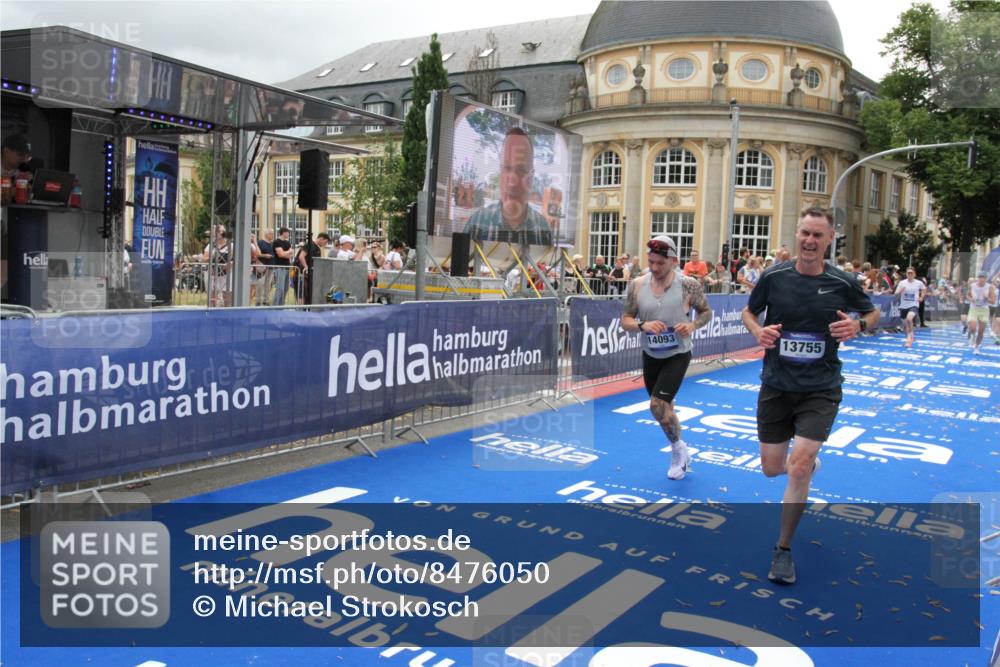 29.06.2025 - hella hamburg halbmarathon Michael Strokosch http://msf.ph/oto/8476050 29.06.2025 10:38:55 Ziel 2980, 3783, 8958, 9264, 9540, 10218, 11055, 13137, 13755, 14093, 15257, 17722 meine-sportfotos.de