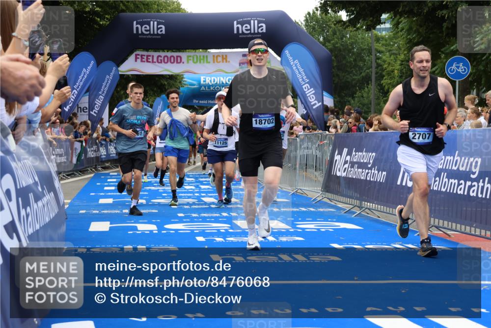 29.06.2025 - hella hamburg halbmarathon Strokosch-Dieckow http://msf.ph/oto/8476068 29.06.2025 10:46:07 Ziel 1569, 1759, 2048, 2590, 2707, 3087, 4949, 5648, 6388, 6460, 7450, 7961, 8269, 9585, 10796, 11094, 11125, 11936, 12269, 13630, 14804, 16136, 16466, 16475, 17190, 18081, 18702, 18797 meine-sportfotos.de