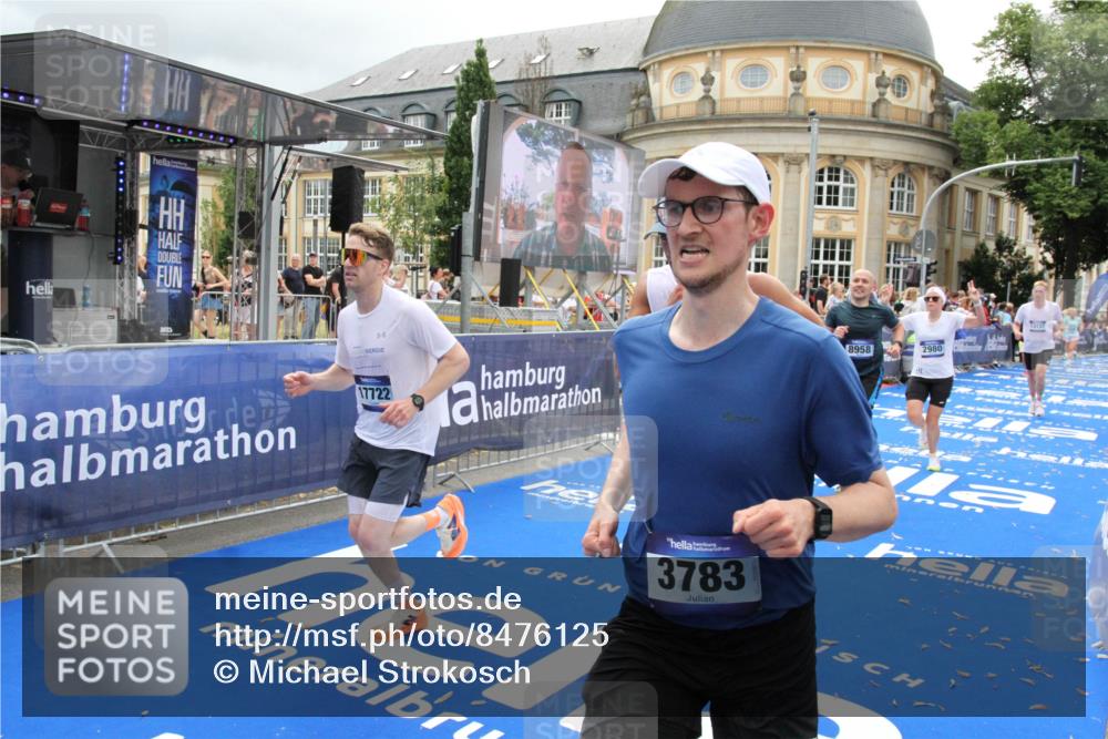 29.06.2025 - hella hamburg halbmarathon Michael Strokosch http://msf.ph/oto/8476125 29.06.2025 10:38:59 Ziel 2980, 3136, 3783, 6682, 8958, 11447, 13137, 15257, 15561, 15873, 17722 meine-sportfotos.de