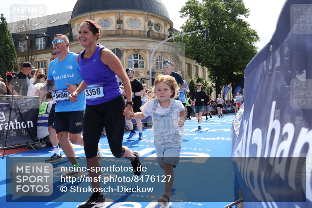 29.06.2025 - hella hamburg halbmarathon Strokosch-Dieckow http://msf.ph/oto/8476127 29.06.2025 11:30:40 Ziel 1395, 2838, 3358, 3430, 4289, 5147, 5406, 6243, 6478, 6999, 7644, 8717, 9694, 9701, 9927, 10924, 14338, 14610, 14611, 16558, 17312, 17344, 18158, 18766 meine-sportfotos.de