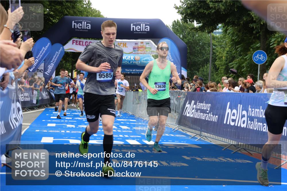29.06.2025 - hella hamburg halbmarathon Strokosch-Dieckow http://msf.ph/oto/8476145 29.06.2025 10:46:05 Ziel 1759, 2189, 2707, 3087, 5648, 6460, 7450, 7961, 8269, 9585, 11094, 11125, 11936, 12269, 13630, 14462, 14804, 16136, 16466, 16475, 18081, 18702, 18797 meine-sportfotos.de