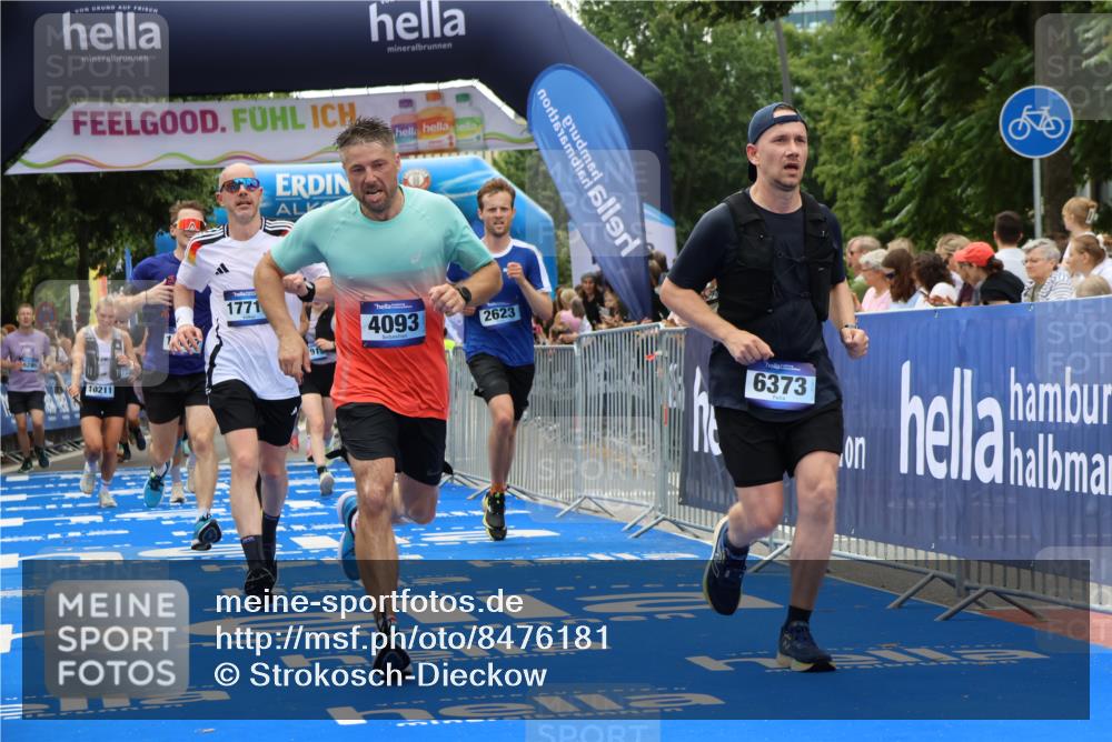 29.06.2025 - hella hamburg halbmarathon Strokosch-Dieckow http://msf.ph/oto/8476181 29.06.2025 10:47:09 Ziel 1460, 2623, 4093, 5472, 6134, 6373, 6700, 6716, 7480, 7908, 9794, 10208, 10211, 12579, 13007, 13672, 15684, 16286, 17718, 17915, 18856 meine-sportfotos.de
