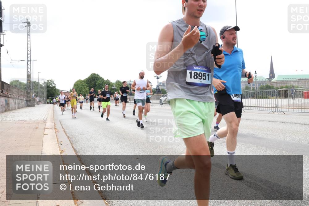 29.06.2025 - hella hamburg halbmarathon Lena Gebhardt http://msf.ph/oto/8476187 29.06.2025 10:33:17 Lombardsbrücke 2085, 1639, 18951, 4085, 1078, 1324, 1732, 1764, 1995, 2038, 2054, 2085, 2276, 2776, 2838, 2959, 3341, 3391, 3422, 3708, 3812, 3871, 4030, 4096, 4164, 4445, 4555, 4650, 5110, 5180, 5581, 5917, 6040, 6773, 6861, 6999, 7705, 7982, 8170, 8595, 8839, 8891, 9034, 9143, 9258, 9289, 9471, 9542, 9591, 9592, 9750, 9768, 9780, 11229, 11260, 11713, 11756, 11811, 11826, 12039, 12423, 12424, 14305, 14743, 15951 meine-sportfotos.de