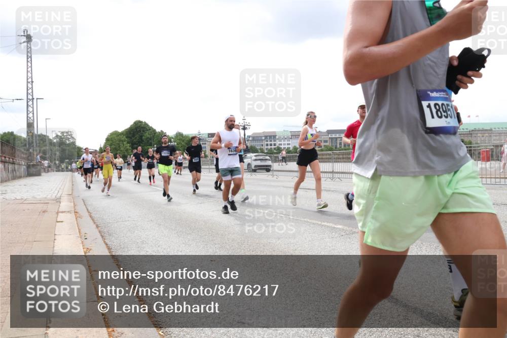 29.06.2025 - hella hamburg halbmarathon Lena Gebhardt http://msf.ph/oto/8476217 29.06.2025 10:33:17 Lombardsbrücke 1639, 18951, 1078, 1324, 1732, 1764, 1995, 2038, 2054, 2085, 2276, 2776, 2838, 2959, 3341, 3391, 3422, 3708, 3812, 3871, 4030, 4096, 4164, 4445, 4555, 4650, 5110, 5180, 5581, 5917, 6040, 6773, 6861, 6999, 7705, 7982, 8170, 8595, 8839, 8891, 9034, 9143, 9258, 9289, 9471, 9542, 9591, 9592, 9750, 9768, 9780, 11229, 11260, 11713, 11756, 11811, 11826, 12039, 12423, 12424, 14305, 14743, 15951 meine-sportfotos.de
