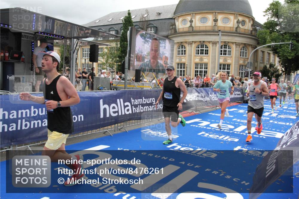 29.06.2025 - hella hamburg halbmarathon Michael Strokosch http://msf.ph/oto/8476261 29.06.2025 10:39:05 Ziel 1164, 1803, 2262, 3136, 4359, 6682, 6686, 6687, 11447, 11619, 15561, 15873, 16820, 18734, 19151 meine-sportfotos.de