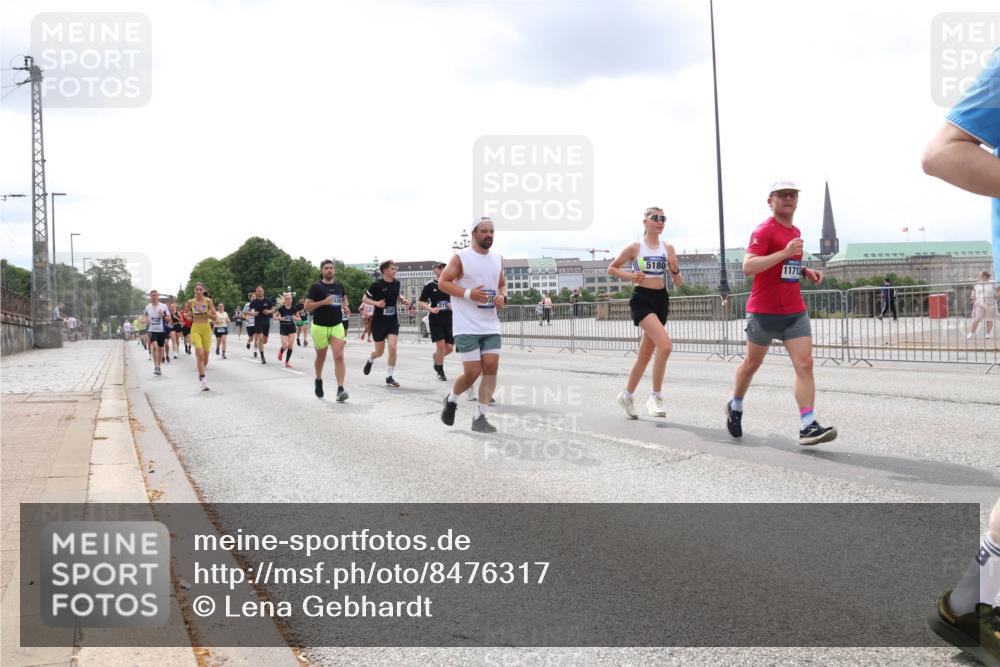 29.06.2025 - hella hamburg halbmarathon Lena Gebhardt http://msf.ph/oto/8476317 29.06.2025 10:33:18 Lombardsbrücke 5180, 11713, 1078, 1324, 1732, 1764, 1995, 2038, 2054, 2085, 2276, 2776, 2838, 2959, 3341, 3391, 3422, 3708, 3812, 3871, 4030, 4096, 4164, 4445, 4555, 4650, 5110, 5180, 5581, 5917, 6040, 6773, 6861, 6999, 7705, 7982, 8021, 8170, 8595, 8839, 8891, 9034, 9143, 9234, 9258, 9289, 9471, 9542, 9591, 9592, 9750, 9768, 9780, 11229, 11260, 11713, 11756, 11811, 11826, 12039, 12423, 12424, 14305, 14743, 15951 meine-sportfotos.de