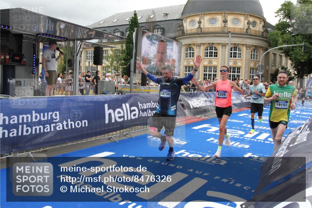 29.06.2025 - hella hamburg halbmarathon Michael Strokosch http://msf.ph/oto/8476326 29.06.2025 10:39:07 Ziel 1164, 1445, 1803, 2262, 4359, 4759, 6682, 6686, 6687, 11447, 11619, 12137, 15561, 15873, 16820, 18734, 19151 meine-sportfotos.de