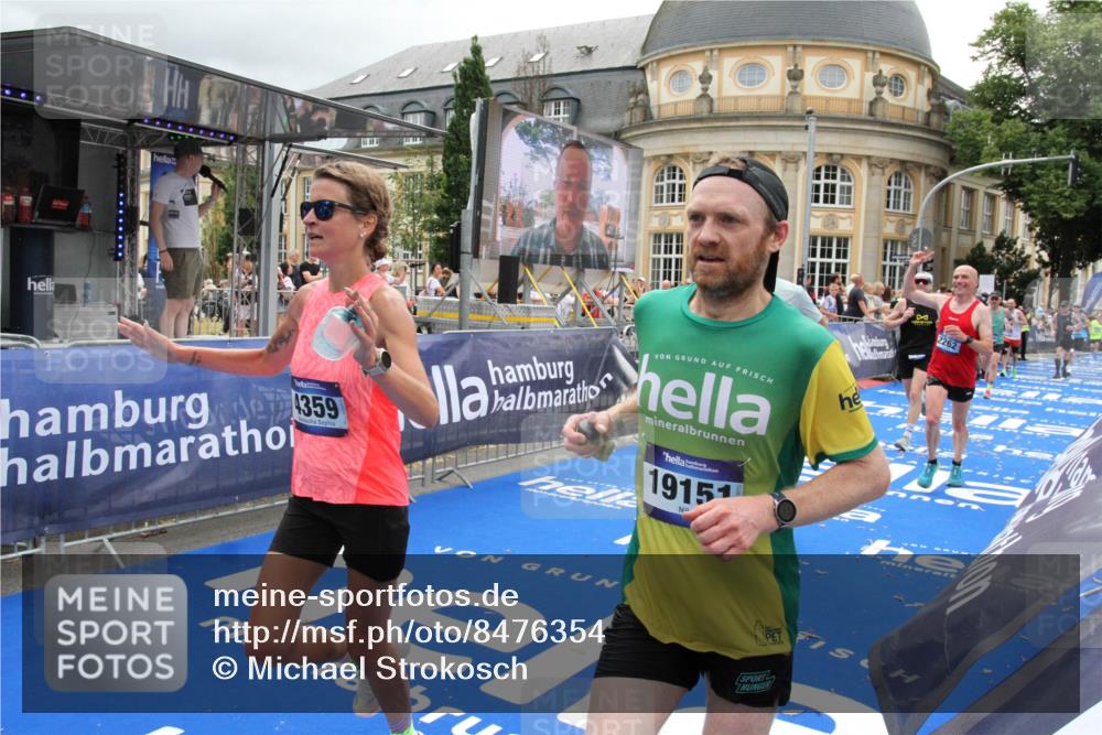 29.06.2025 - hella hamburg halbmarathon Michael Strokosch http://msf.ph/oto/8476354 29.06.2025 10:39:08 Ziel 1164, 1445, 1803, 2262, 4359, 4759, 6682, 6686, 6687, 11447, 11619, 12137, 15556, 16656, 16820, 18734, 19151 meine-sportfotos.de