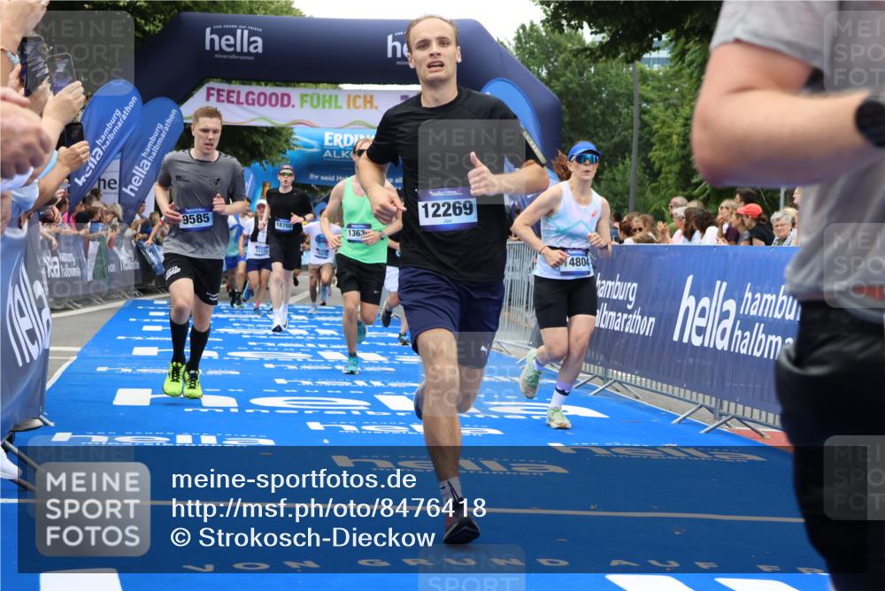 29.06.2025 - hella hamburg halbmarathon Strokosch-Dieckow http://msf.ph/oto/8476418 29.06.2025 10:46:04 Ziel 1759, 2189, 2707, 3087, 5648, 6460, 7450, 7961, 8269, 9585, 11094, 11125, 11936, 12084, 12269, 13630, 14462, 14804, 16136, 16466, 16475, 17008, 18081, 18702, 18797 meine-sportfotos.de