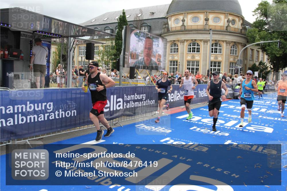 29.06.2025 - hella hamburg halbmarathon Michael Strokosch http://msf.ph/oto/8476419 29.06.2025 10:39:12 Ziel 1445, 3282, 4759, 6686, 6687, 11305, 11619, 12137, 13729, 15556, 16656, 16820, 17668, 18149, 18547 meine-sportfotos.de