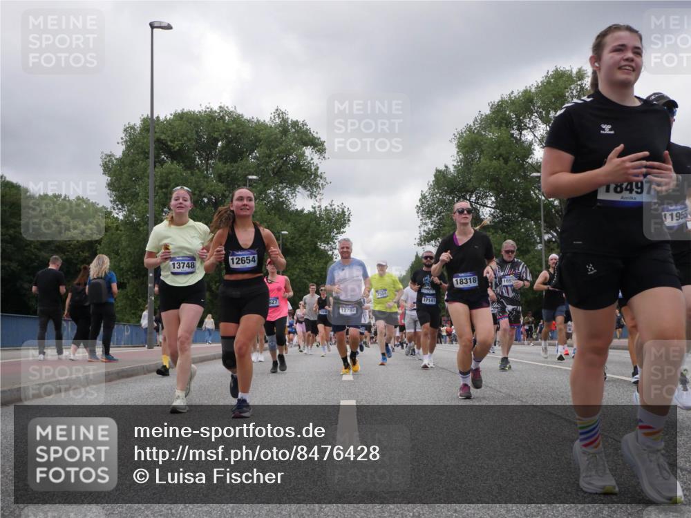 29.06.2025 - hella hamburg halbmarathon Luisa Fischer http://msf.ph/oto/8476428 29.06.2025 10:47:12 Kennedybrücke 13748, 12654, 527, 12792, 7504, 17141, 18318, 1693, 18497, 1955, 2343, 3597, 4636, 5001, 5192, 5201, 5214, 5649, 6931, 7197, 8504, 9704 meine-sportfotos.de