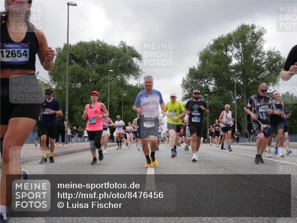 29.06.2025 - hella hamburg halbmarathon Luisa Fischer http://msf.ph/oto/8476456 29.06.2025 10:47:13 Kennedybrücke 12654, 436, 4627, 074, 12792, 7504, 17141, 6931, 169, 2343, 3597, 4636, 5001, 5192, 5201, 5214, 5649, 6931, 7197, 8504, 9704 meine-sportfotos.de