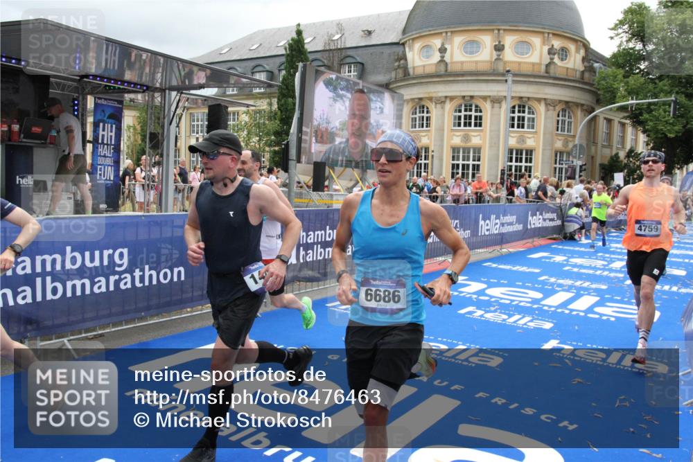 29.06.2025 - hella hamburg halbmarathon Michael Strokosch http://msf.ph/oto/8476463 29.06.2025 10:39:13 Ziel 1445, 3282, 4759, 6686, 6687, 11305, 11619, 12137, 13729, 14311, 15556, 16656, 16820, 17668, 18149, 18547 meine-sportfotos.de