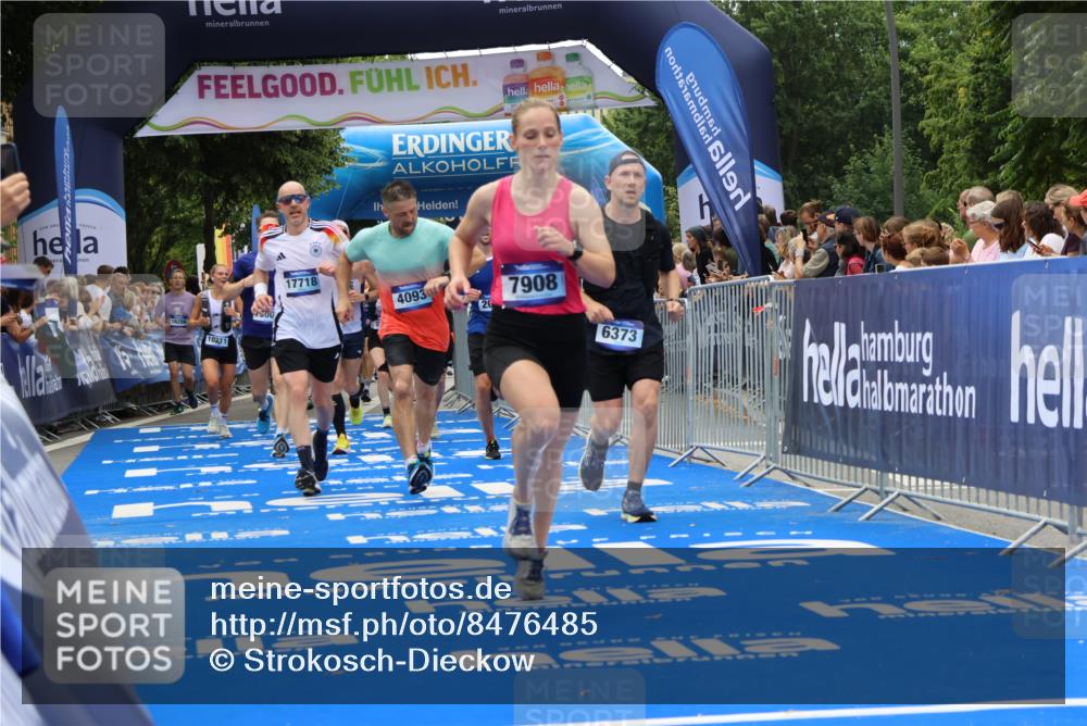 29.06.2025 - hella hamburg halbmarathon Strokosch-Dieckow http://msf.ph/oto/8476485 29.06.2025 10:47:08 Ziel 1460, 2623, 4093, 4377, 5472, 6134, 6373, 6700, 6716, 7480, 7908, 9794, 10208, 10211, 12579, 13007, 13672, 14783, 15684, 17718, 17915, 18856 meine-sportfotos.de