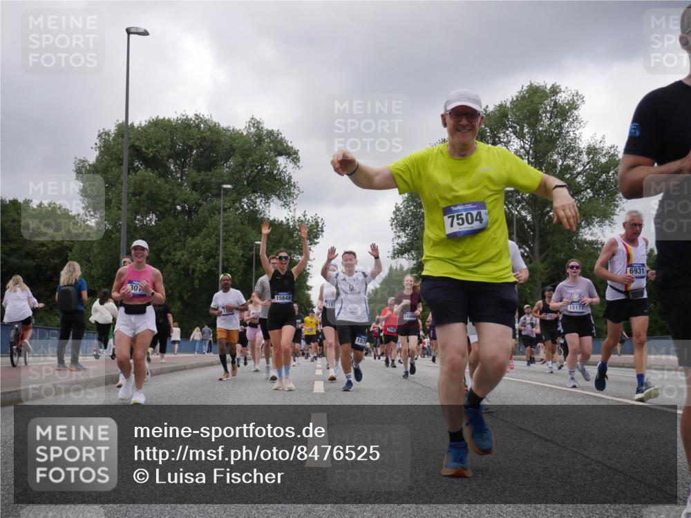 29.06.2025 - hella hamburg halbmarathon Luisa Fischer http://msf.ph/oto/8476525 29.06.2025 10:47:15 Kennedybrücke 30, 15848, 7197, 157, 2258, 1486, 7504, 15177, 6931, 3597, 4636, 4866, 5001, 5192, 5201, 5649, 6334, 6931, 7197, 8504, 9704, 10006, 10097 meine-sportfotos.de