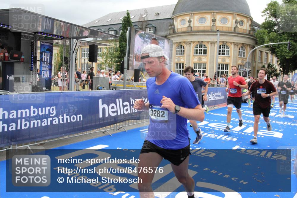 29.06.2025 - hella hamburg halbmarathon Michael Strokosch http://msf.ph/oto/8476576 29.06.2025 10:39:19 Ziel 2044, 3282, 4565, 5752, 6037, 8319, 8925, 11305, 12046, 13479, 13729, 14311, 17646, 17668, 18149 meine-sportfotos.de