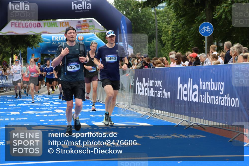 29.06.2025 - hella hamburg halbmarathon Strokosch-Dieckow http://msf.ph/oto/8476606 29.06.2025 10:47:04 Ziel 1460, 1689, 2623, 4093, 4377, 5472, 6373, 6700, 7908, 9794, 10122, 12579, 13007, 13728, 14415, 14449, 14594, 14783, 15684, 15825, 16081, 17718, 17979 meine-sportfotos.de