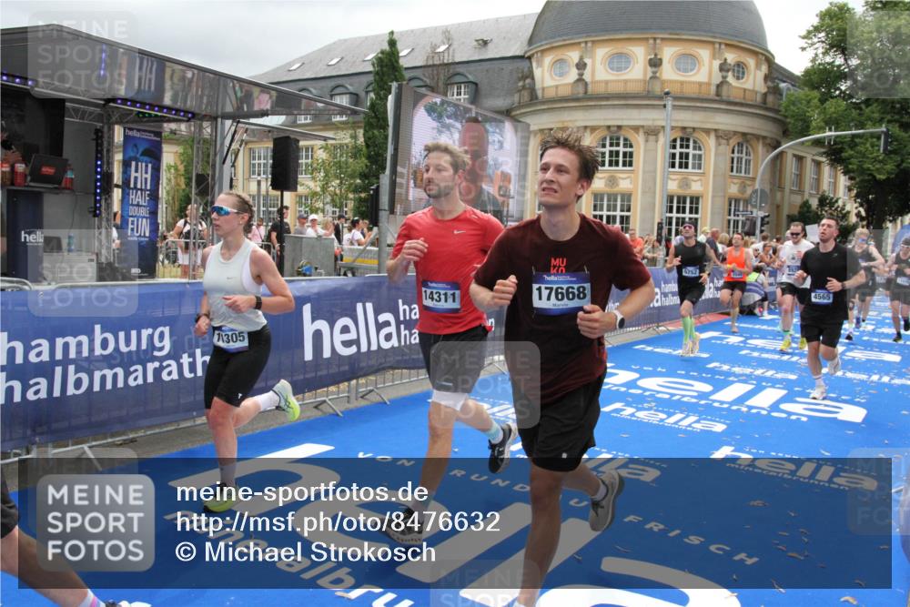 29.06.2025 - hella hamburg halbmarathon Michael Strokosch http://msf.ph/oto/8476632 29.06.2025 10:39:20 Ziel 2044, 3282, 4565, 5752, 6037, 8319, 8925, 11305, 12046, 13479, 13729, 14311, 17646, 17668 meine-sportfotos.de