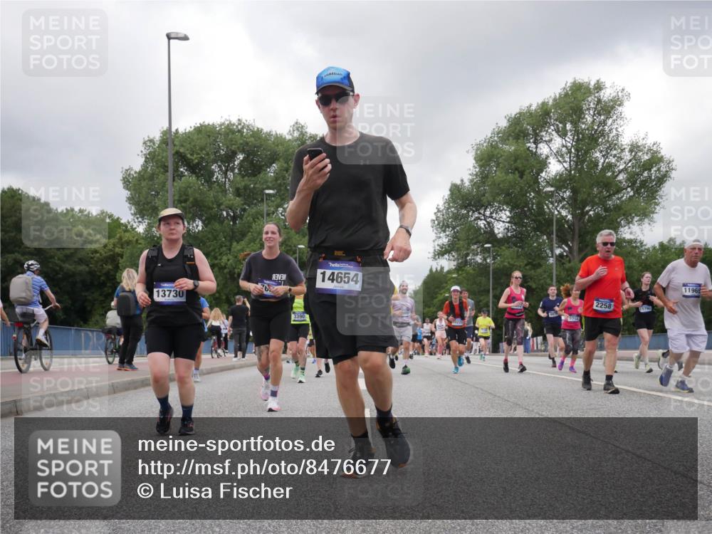 29.06.2025 - hella hamburg halbmarathon Luisa Fischer http://msf.ph/oto/8476677 29.06.2025 10:47:23 Kennedybrücke 13730, 14654, 3390, 5905, 2258, 15790, 11969, 1400, 2258, 2733, 3597, 4636, 4866, 5001, 5192, 5201, 5902, 5905, 6226, 6334, 9879, 10006, 10097, 10220 meine-sportfotos.de