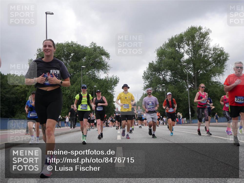 29.06.2025 - hella hamburg halbmarathon Luisa Fischer http://msf.ph/oto/8476715 29.06.2025 10:47:24 Kennedybrücke 10325, 3390, 4866, 10006, 1023, 0220, 902, 879, 59, 2258, 1400, 1459, 2258, 2733, 3597, 4636, 4866, 5001, 5192, 5201, 5902, 5905, 6226, 6334, 9879, 10006, 10097, 10220 meine-sportfotos.de