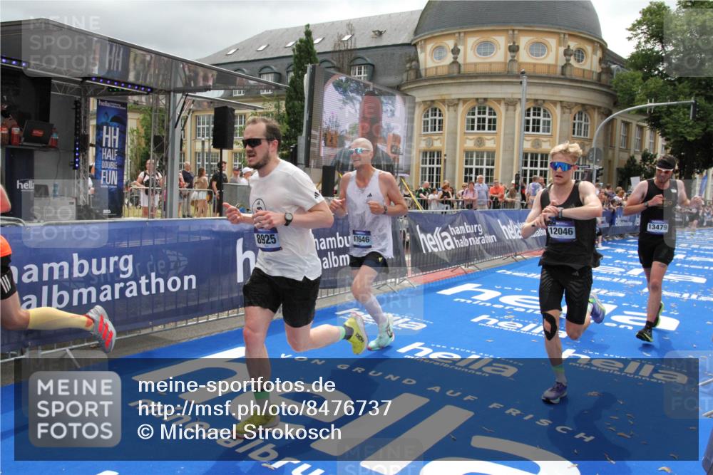 29.06.2025 - hella hamburg halbmarathon Michael Strokosch http://msf.ph/oto/8476737 29.06.2025 10:39:22 Ziel 2044, 4565, 5752, 6037, 8319, 8925, 12046, 13479, 14311, 14359, 15866, 17646 meine-sportfotos.de