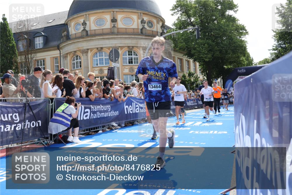 29.06.2025 - hella hamburg halbmarathon Strokosch-Dieckow http://msf.ph/oto/8476825 29.06.2025 11:31:24 Ziel 1237, 1799, 2349, 2672, 2945, 3848, 5223, 6228, 8149, 9542, 9750, 10248, 10800, 12136, 13316, 13464, 13747, 14451, 15044, 16143, 17072, 17317, 17635, 17932, 18743, 18941 meine-sportfotos.de