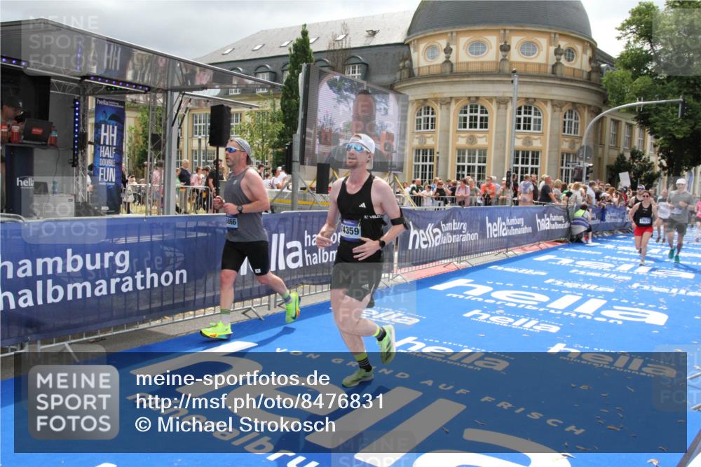 29.06.2025 - hella hamburg halbmarathon Michael Strokosch http://msf.ph/oto/8476831 29.06.2025 10:39:28 Ziel 1343, 2546, 2972, 6037, 6152, 8346, 12335, 12372, 14359, 15013, 15866 meine-sportfotos.de