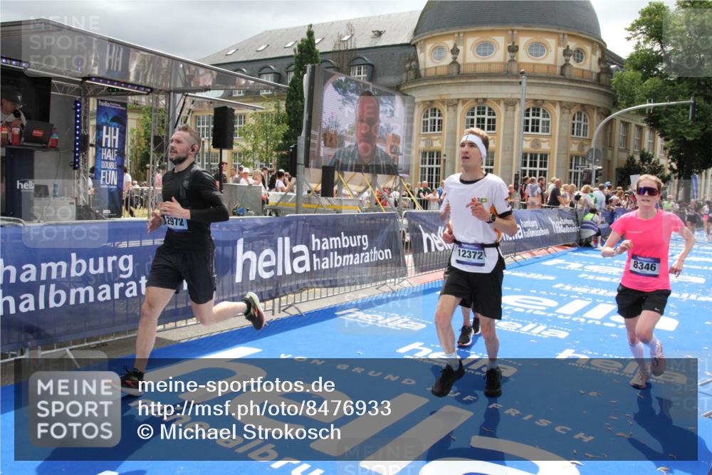 29.06.2025 - hella hamburg halbmarathon Michael Strokosch http://msf.ph/oto/8476933 29.06.2025 10:39:32 Ziel 1343, 2546, 2972, 6152, 7152, 7154, 8346, 9116, 9265, 12335, 12372, 15013, 15336, 15965 meine-sportfotos.de