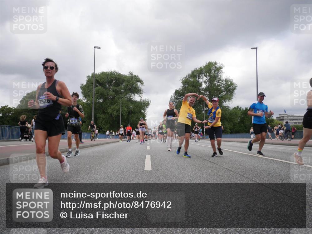 29.06.2025 - hella hamburg halbmarathon Luisa Fischer http://msf.ph/oto/8476942 29.06.2025 10:47:37 Kennedybrücke 7926, 1802, 3065, 8591, 184, 512, 1026, 1095, 1459, 1802, 1804, 2073, 2674, 3065, 4968, 5127, 5355, 7489, 8058, 8591, 8870, 9331, 9333, 10285, 10553 meine-sportfotos.de