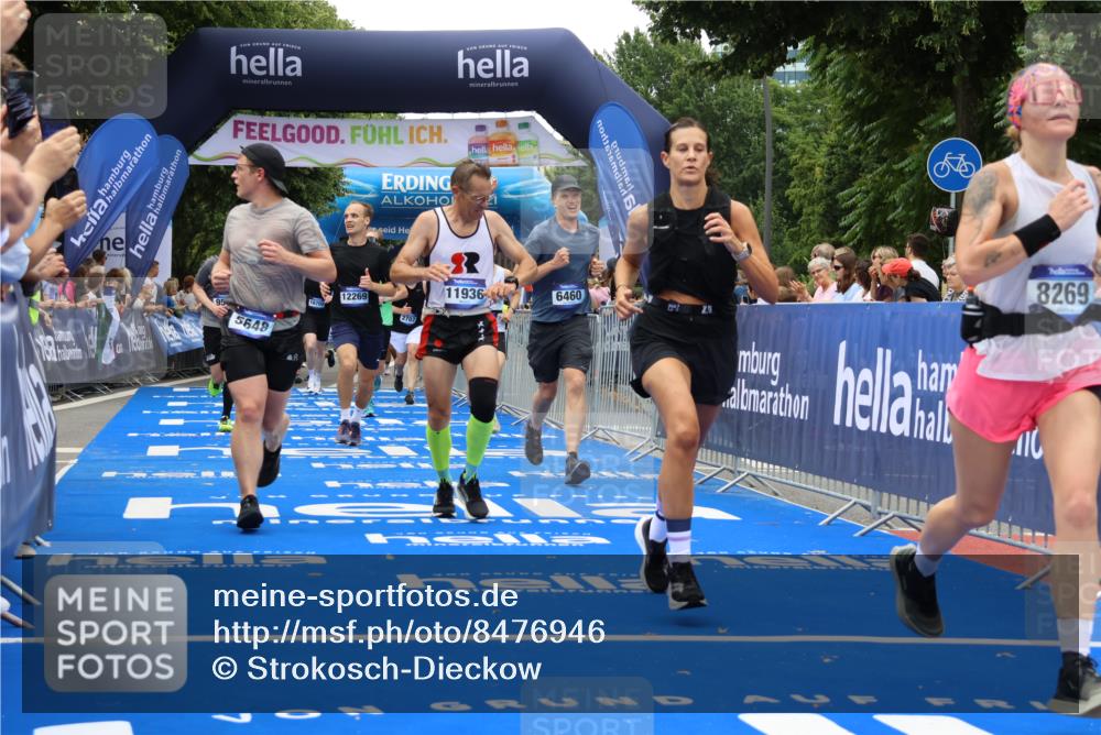 29.06.2025 - hella hamburg halbmarathon Strokosch-Dieckow http://msf.ph/oto/8476946 29.06.2025 10:46:02 Ziel 1759, 2189, 2707, 3087, 4277, 5648, 6460, 7961, 8269, 8577, 8871, 9585, 11125, 11936, 12084, 12269, 13630, 14462, 14804, 16136, 16466, 16475, 17008, 18081, 18702, 19116 meine-sportfotos.de
