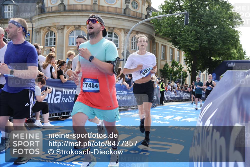 29.06.2025 - hella hamburg halbmarathon Strokosch-Dieckow http://msf.ph/oto/8477357 29.06.2025 11:32:17 Ziel 2278, 3345, 3396, 3397, 6057, 7468, 7497, 7898, 10470, 10674, 11453, 12423, 12424, 12813, 12851, 14559, 14743, 15465, 15603, 16256, 16898, 17104, 17291, 17404, 17961, 18823 meine-sportfotos.de