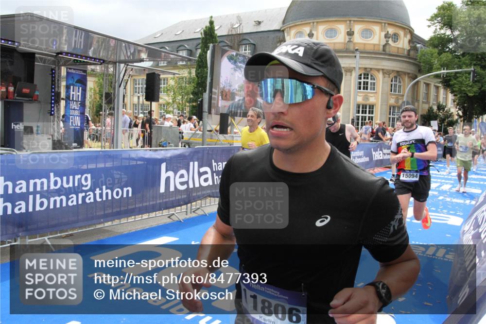 29.06.2025 - hella hamburg halbmarathon Michael Strokosch http://msf.ph/oto/8477393 29.06.2025 10:39:44 Ziel 1358, 4398, 4888, 11284, 11806, 13190, 14077, 15094, 15435, 16580, 16761, 17005, 17360, 17425, 17792, 18013, 18154 meine-sportfotos.de