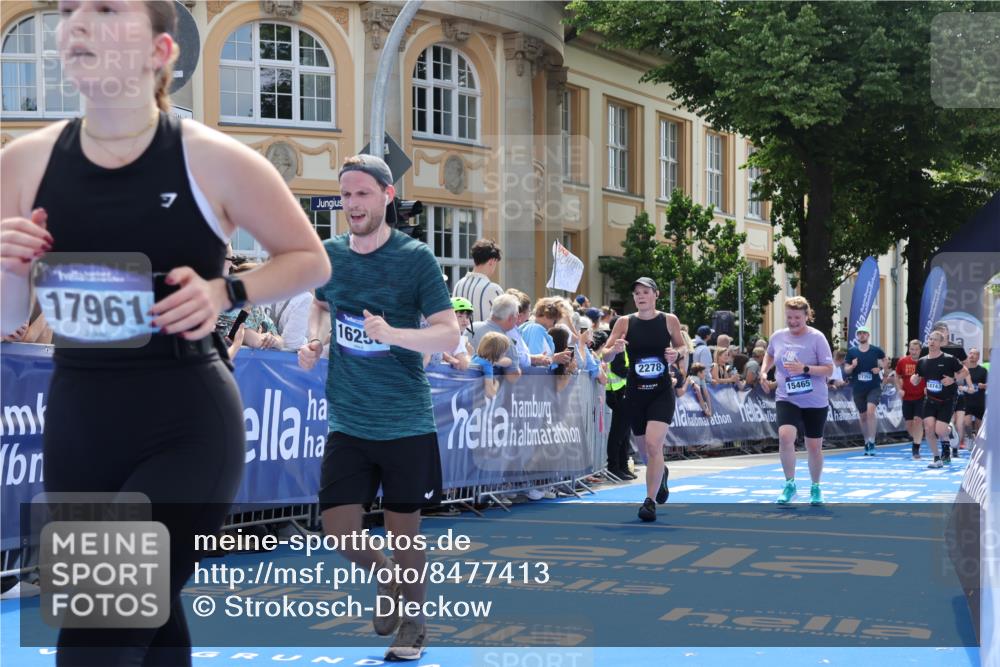 29.06.2025 - hella hamburg halbmarathon Strokosch-Dieckow http://msf.ph/oto/8477413 29.06.2025 11:32:21 Ziel 2278, 2376, 3670, 5126, 5821, 6057, 7043, 7468, 7497, 7898, 10828, 11453, 12303, 12423, 12424, 12813, 14559, 14743, 15072, 15465, 15487, 16256, 16898, 17104, 17157, 17352, 17404, 17961 meine-sportfotos.de