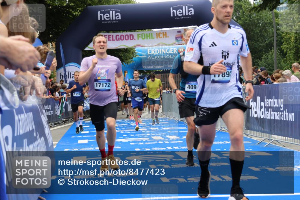 29.06.2025 - hella hamburg halbmarathon Strokosch-Dieckow http://msf.ph/oto/8477423 29.06.2025 10:46:53 Ziel 1139, 1689, 4091, 10122, 11858, 13728, 13940, 14385, 14415, 14449, 14594, 15825, 16081, 17172, 17353, 17492, 17669, 17892, 17979, 19105 meine-sportfotos.de