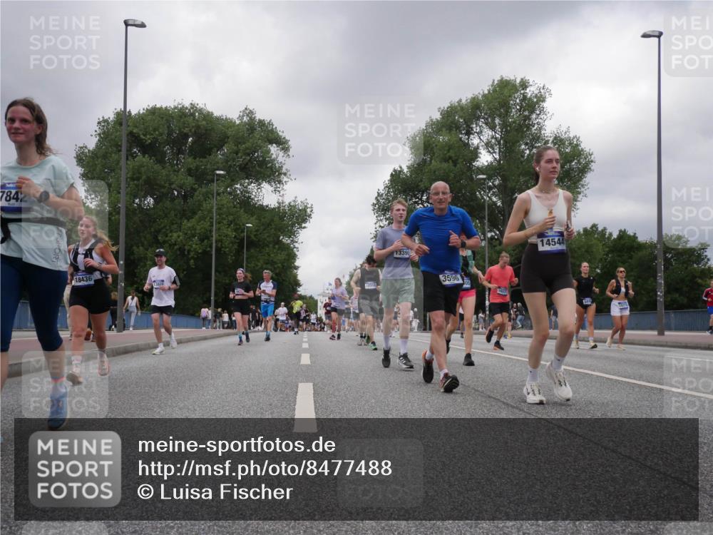 29.06.2025 - hella hamburg halbmarathon Luisa Fischer http://msf.ph/oto/8477488 29.06.2025 10:47:52 Kennedybrücke 7842, 18436, 13809, 12318, 13390, 3596, 1657, 14544, 68, 1571, 2186, 2692, 3596, 4215, 5730, 5731, 6036, 6895 meine-sportfotos.de
