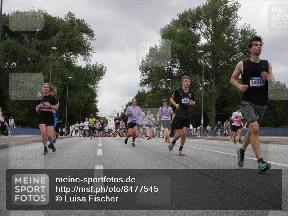 29.06.2025 - hella hamburg halbmarathon Luisa Fischer http://msf.ph/oto/8477545 29.06.2025 10:47:55 Kennedybrücke 56, 12445, 4213, 16232, 12318, 2186, 2692, 3596, 4215, 5730, 5731, 6895, 7610, 7818 meine-sportfotos.de