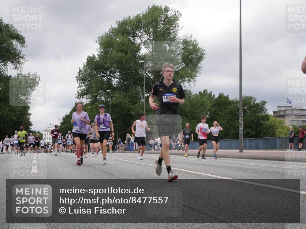 29.06.2025 - hella hamburg halbmarathon Luisa Fischer http://msf.ph/oto/8477557 29.06.2025 10:47:56 Kennedybrücke 12445, 4215, 148, 163, 13777, 5730, 5731, 2692, 3596, 4215, 5730, 5731, 6895, 7610, 7818, 10303, 10304 meine-sportfotos.de