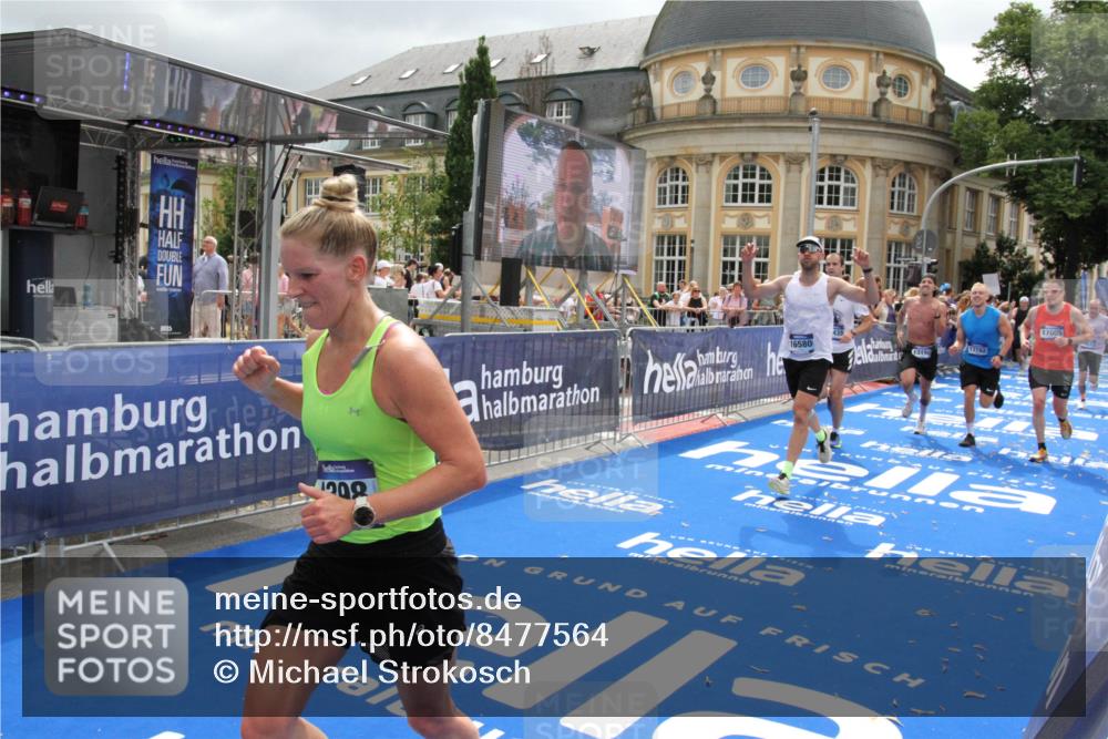 29.06.2025 - hella hamburg halbmarathon Michael Strokosch http://msf.ph/oto/8477564 29.06.2025 10:39:48 Ziel 1358, 1975, 4398, 13190, 14204, 15435, 15744, 16580, 16761, 17005, 17792, 18013 meine-sportfotos.de