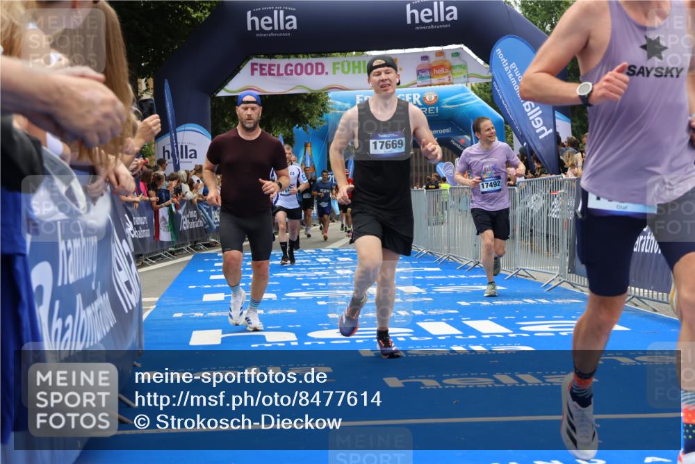 29.06.2025 - hella hamburg halbmarathon Strokosch-Dieckow http://msf.ph/oto/8477614 29.06.2025 10:46:48 Ziel 3976, 4091, 6630, 11858, 13940, 14385, 14541, 15900, 16175, 17172, 17353, 17492, 17669, 17743, 17865, 17892, 19105, 19128 meine-sportfotos.de