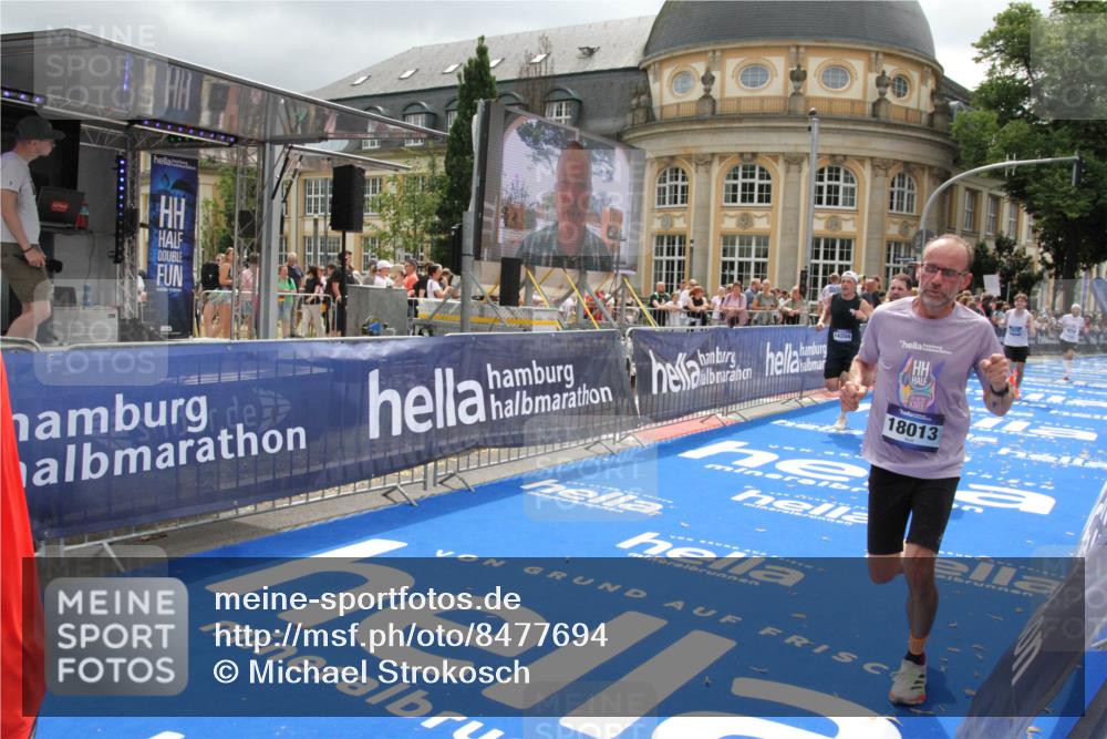 29.06.2025 - hella hamburg halbmarathon Michael Strokosch http://msf.ph/oto/8477694 29.06.2025 10:39:51 Ziel 1975, 2525, 2573, 6149, 11714, 13190, 14204, 15435, 15744, 15813, 16580, 17005, 17792, 18013 meine-sportfotos.de